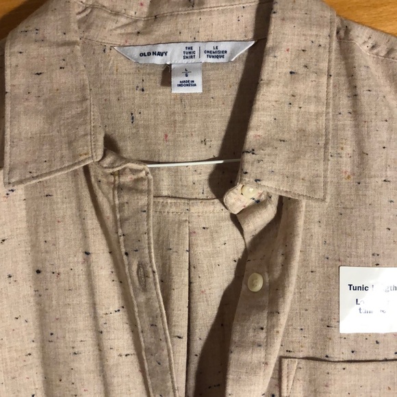 Ladies button up 👚 - Picture 2 of 4